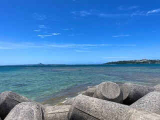沖縄の青い空と海