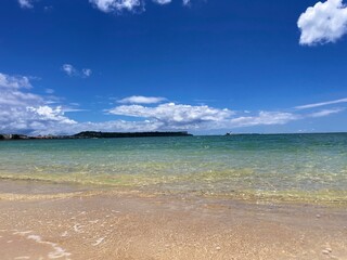沖縄の青い空と海