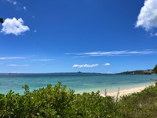 沖縄の青い空と海