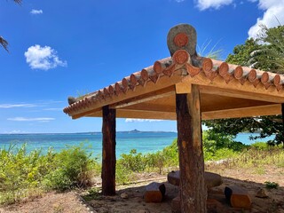 沖縄の青い空と海