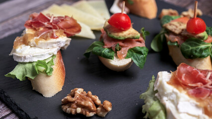Delicious Tapas: A Flavorful Feast of Bread, Jamon, and Cheese