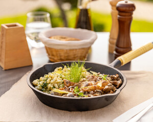 Stewed mushrooms with noodle