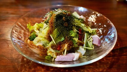 沖縄名物の海ぶどうのサラダ