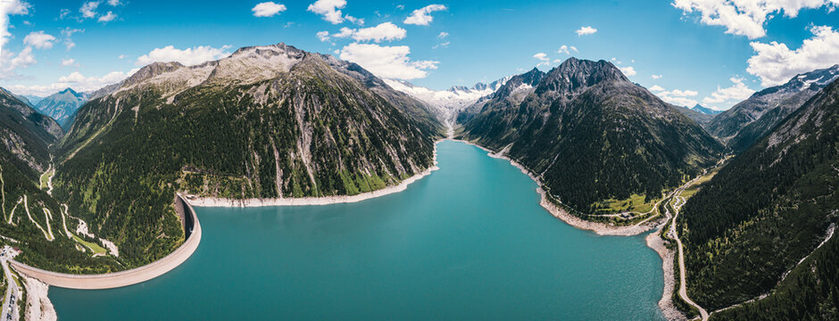 Schlegeis Stausee im Zillertal mit Blick auf den Gletscher
