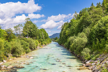 Der Fluss Isar bei Mittenwald in Bayern