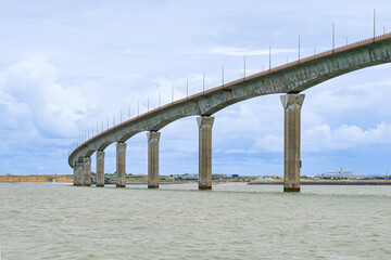 Fototapeta premium bridge over the sea Pont de l'Ile de Ré, France