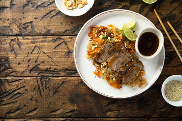 Rice noodles with pork and peanut
