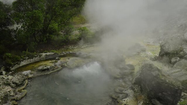 Furnas' Fumarola Geyser: Boiling Water Pond, S&atilde;o Miguel, Azores