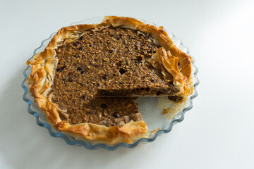 Nut cake with filo dough