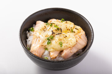 炙りサーモンチーズ焼き丼