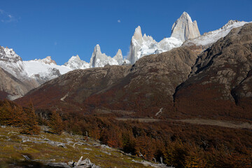 Entorno del Fiztroy y Cerro Torre en otoño.