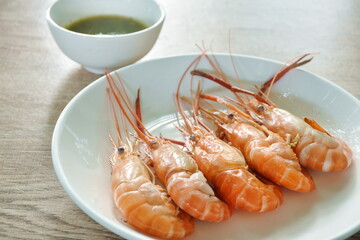 baking salt river shrimp arranging on plate dipping spicy sauce 