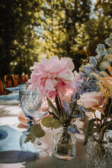 floral table decoration for wedding celebration