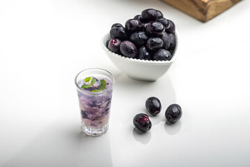 Refreshing Black Plum Mojito: Muddled Delight with Lemon and Mint