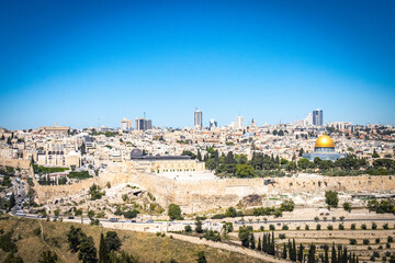 Obraz premium view over old city of Jerusalem from mount of olives, jerusalem, israel, middle east, dome of the rock