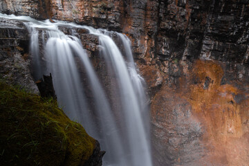 Fototapeta na wymiar Johnston Canyon Waterfall