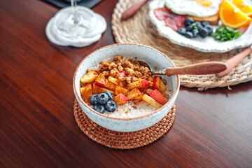 Healthy Breakfast Apple Cinnamon Oatmeal