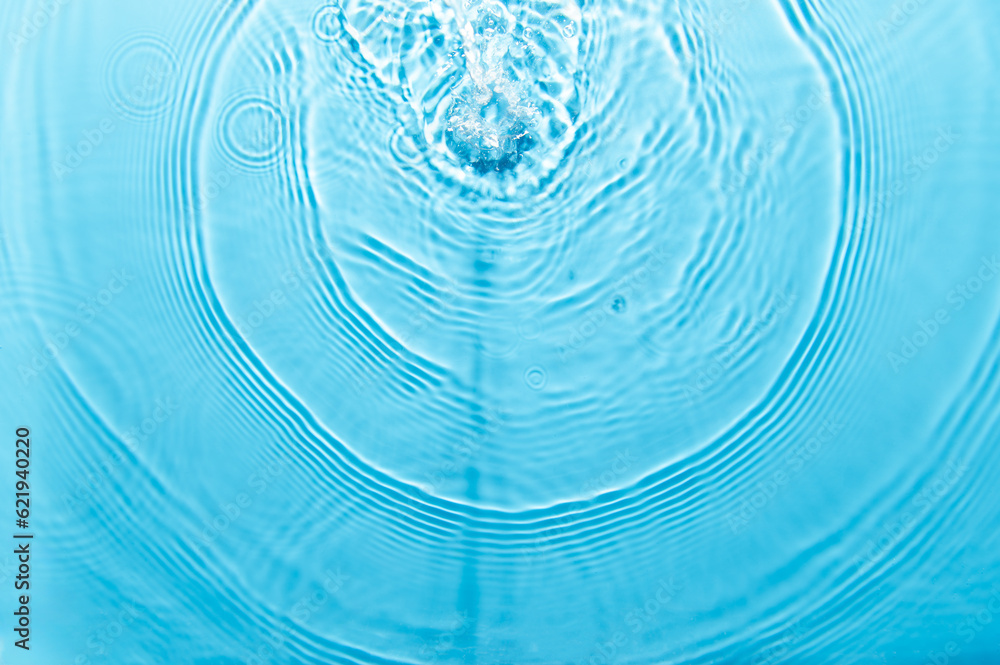 Poster defocus blurred blue color water ripple surface clear calm texture background with splashing bubbles
