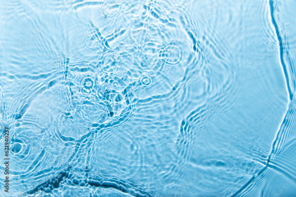 Poster defocus blurred blue color water ripple surface clear calm texture background with splashing bubbles