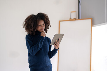 Portrait of pregnant businesswoman still working Discuss work at a meeting along with sharing meetings online as well