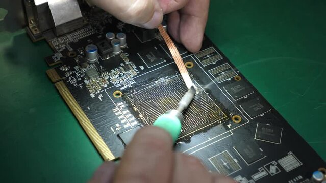 Cleaning the contact group for the GPU chip. Maintenance and repair of computer equipment.