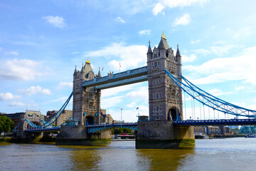 Fototapeta na wymiar Tower Bridge-London