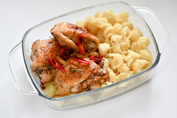 Fried chicken thighs with spaghetti pasta