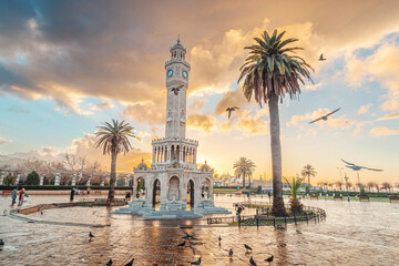 Standing tall at the heart of Izmir's city center, the clocktower of Konak Square offers panoramic views of the surrounding area. - obrazy, fototapety, plakaty