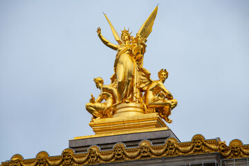 Fototapeta na wymiar Opera Garnier de Paris, Francia