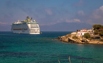 Fototapeta premium Seascape Exposure of Mykonos, showing the beautiful green water of this magnificent Greek island