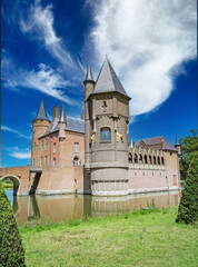 Fototapeta premium Beautiful dutch fairy tale water castle in green idyllic scenic landscape - Kasteel Heeswijk, Netherlands, Noord-Brabant