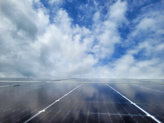 Panele fotowoltaiczne, odnawailna i ekologiczna energia słoneczna. © Adam Sadlak