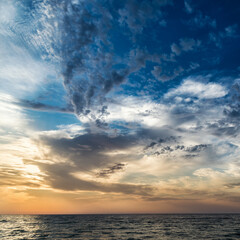 Fototapeta na wymiar rising sun on the horizon, blue sea, ocean