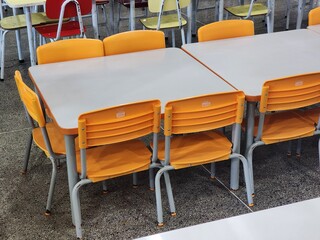 mesa e cadeira escolar infantil