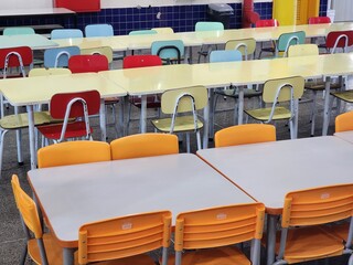 mesa e cadeira escolar infantil - obrazy, fototapety, plakaty