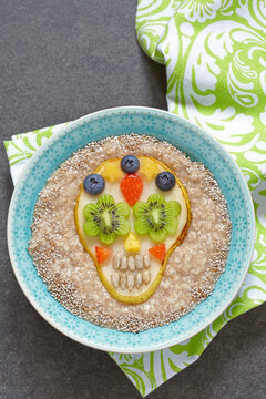 Fruity Sugar scull with oatmeal porridge for Halloween