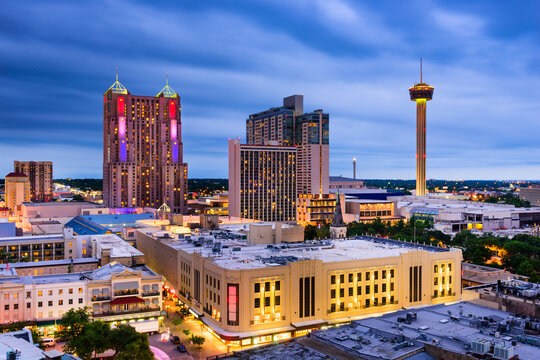 San Antonio, Texas, US skyline.