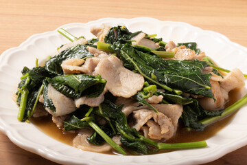 モロヘイヤと豚肉のにんにく炒め