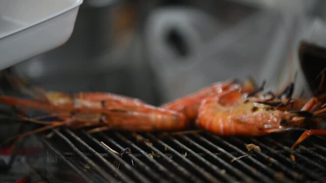 The footage of grilled giant shrimps Sale in the fresh street food market. Giant Freshwater River Prawn in Seafood Restaurant.