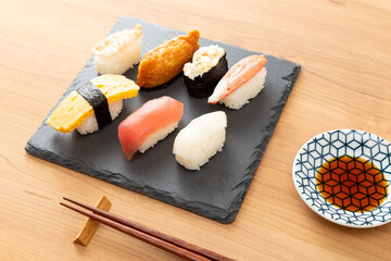 テーブルに用意された寿司