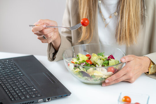 Healthy Eating At Work. Woman Indulges In A Delightful Fresh Salad At Her Workplace. With Every Bite, She Embraces The Nourishing Flavors And Invigorating Energy Of Her Nutritious Meal.  