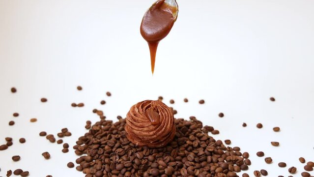 homemade marshmallow zephyrs with coffee and caramel taste in box.beans and caramel falling over zephyr 4k