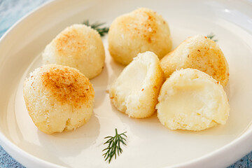 mozzarella balls with cream sauce