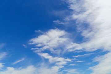 青空と爽やかな雲