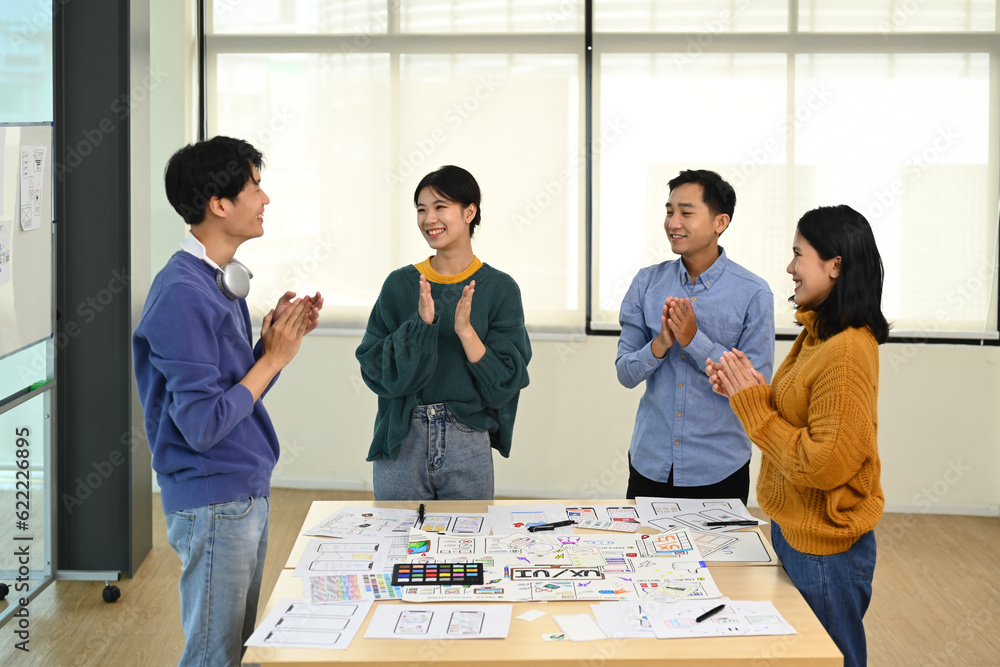 Aufkleber team of creative people brainstorming and discussing for mobile application software design project 