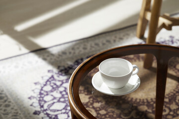 This room has a calm atmosphere with natural light.
There are clay pots, glass bottles, coffee and various objects on the table.

