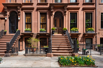 Row of townhouse entrances with stoop steps. Brownstones in Brooklyn Heights, New York City - obrazy, fototapety, plakaty