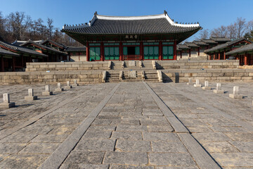 Naklejka premium Gyeonghuigung palace in Korea blue sky