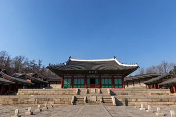 Obraz premium Gyeonghuigung palace in Korea blue sky