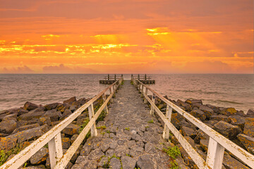Fototapeta premium Pier in water of lake IJsselmeer